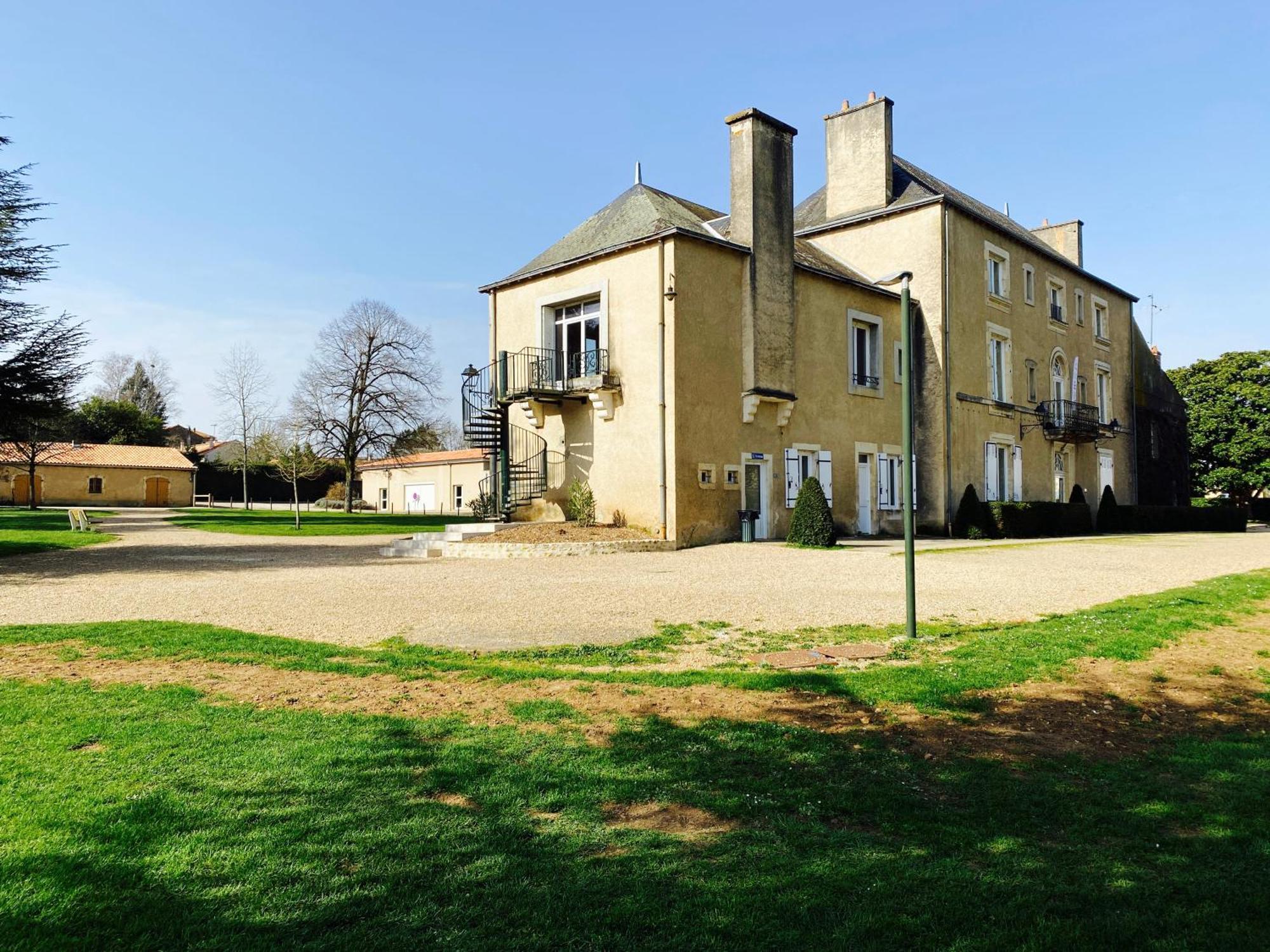 Logis Hôtel Le Saint Georges Vivonne Exterior foto